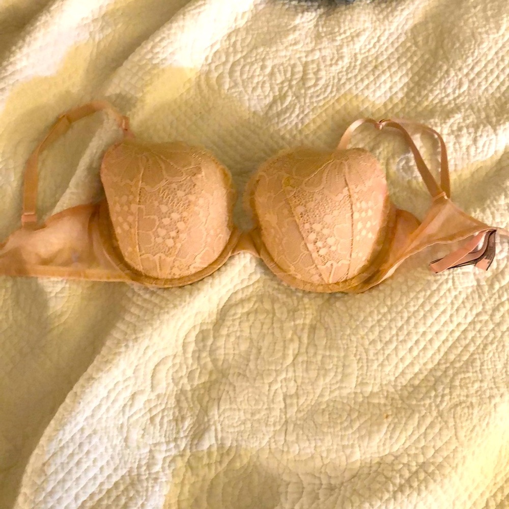 Victoria Secret. Like New!! Barely worn! Size 34DD